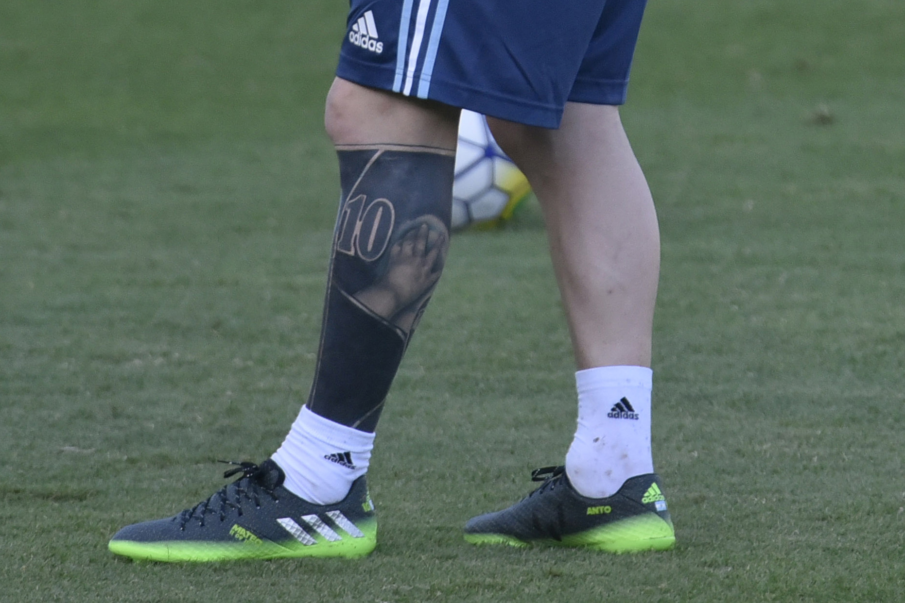 Wir Erklaren Alle Tattoos Von Leo Messi Ihre Bedeutung Und Welche Korperteile Sie Schmucken Tribuna Com