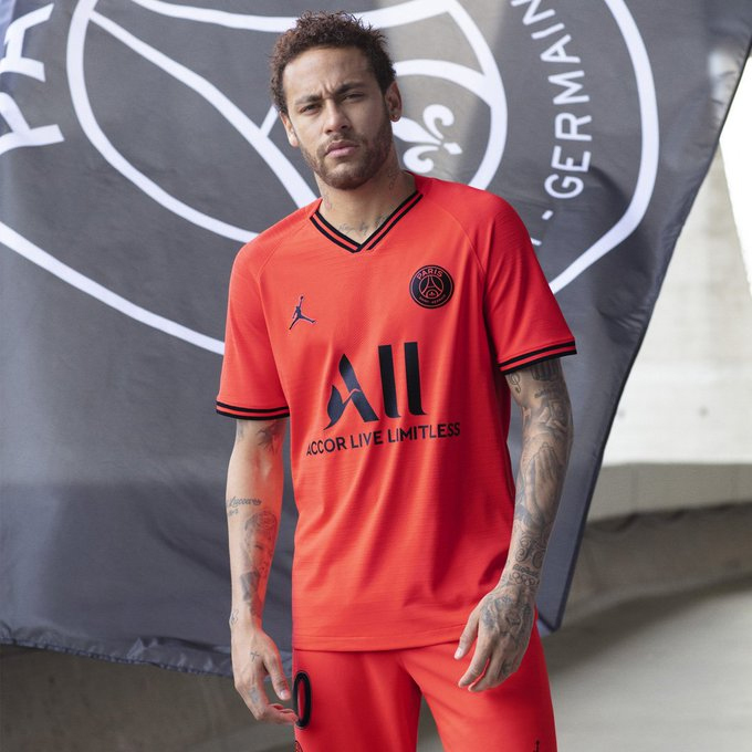 Neymar unveils PSG brand new away kit 